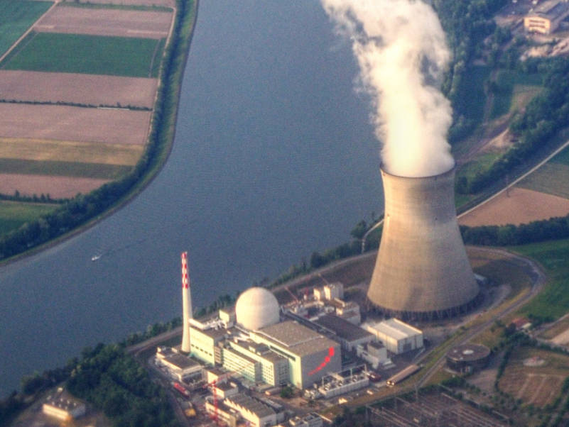 [Image: 核反应堆压力容器和内部组件锻件场景]